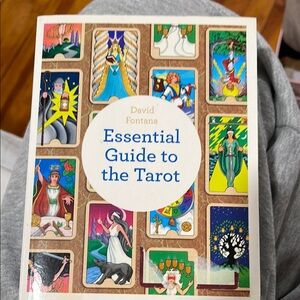 Essential Guide to the Tarot by David Fontana